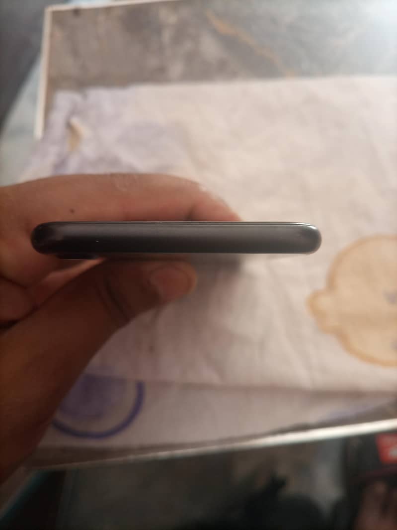 Apple iPhone 7 3
