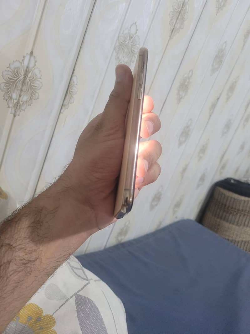 Apple iPhone 11 4