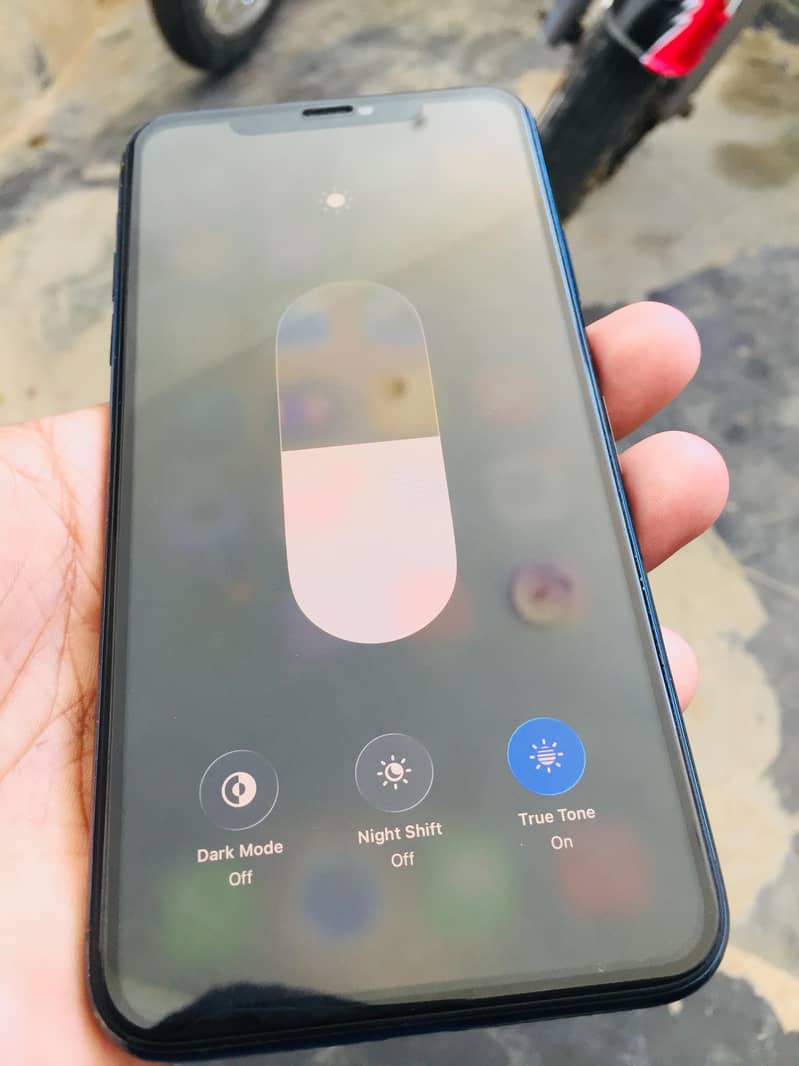 iphone 11 pro max 4