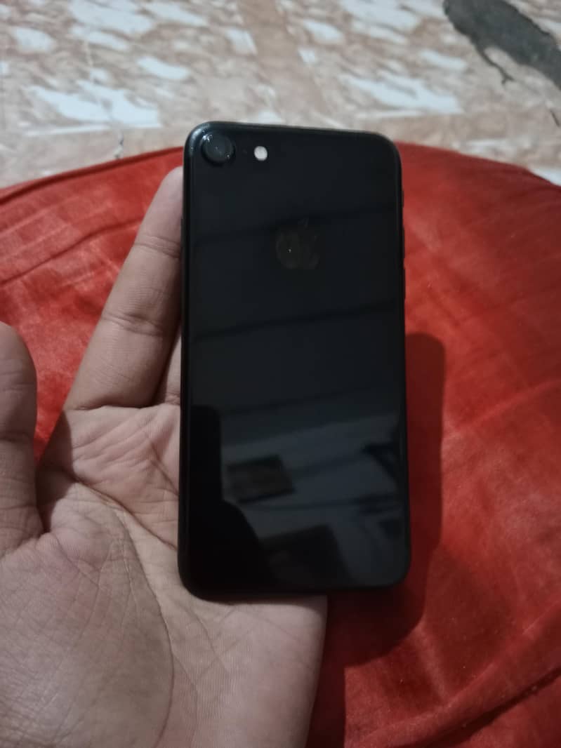 Apple iPhone 7 2