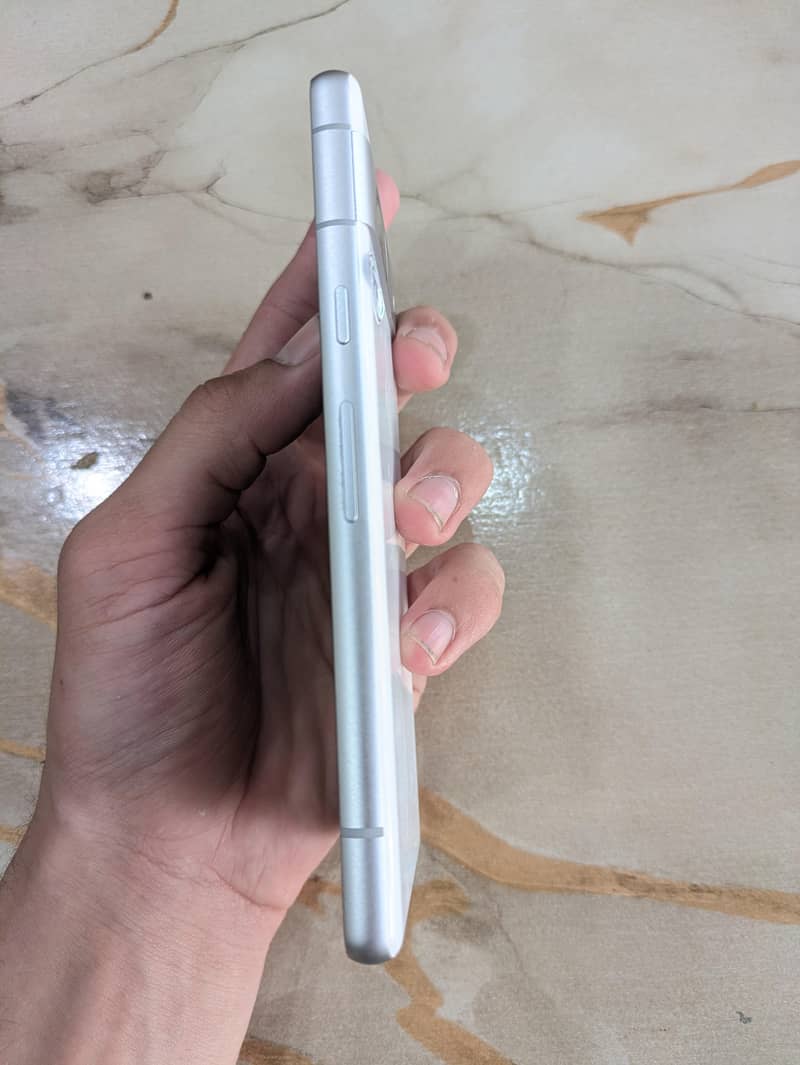 Google Pixel 7a 3