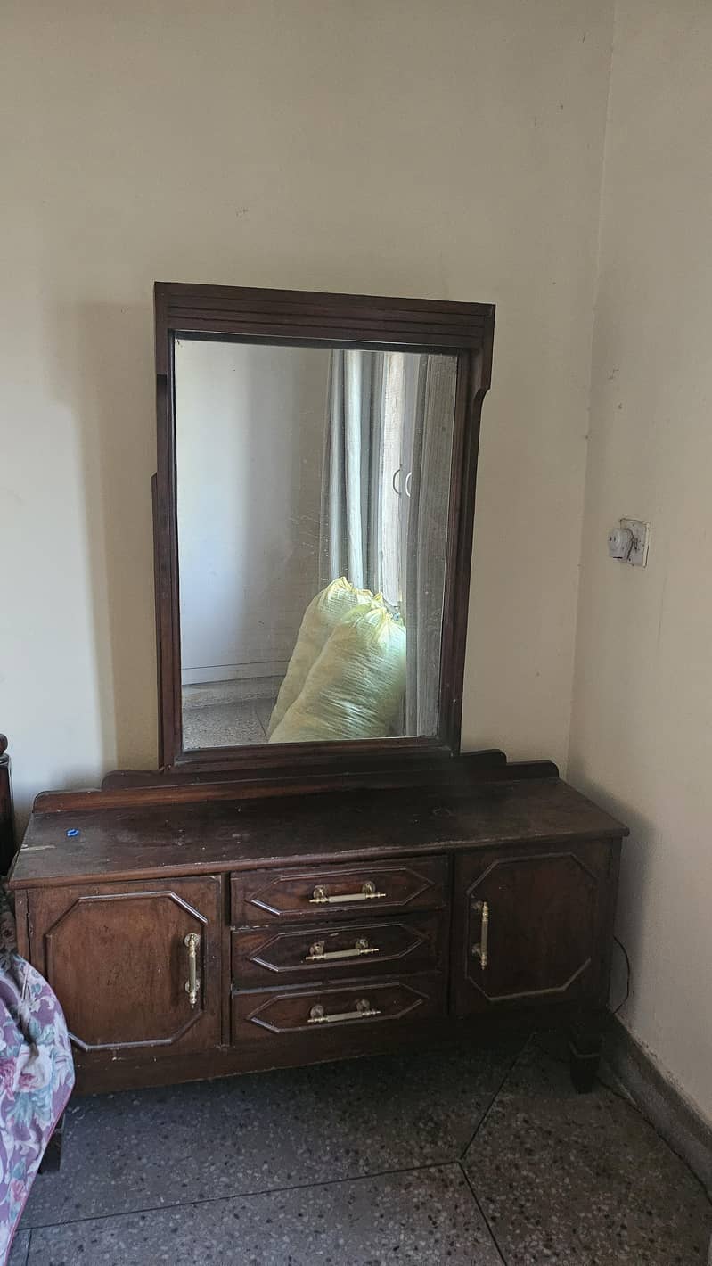 dressing table 0