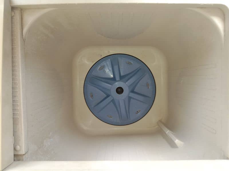 Semi Automatic Washing Machine 3