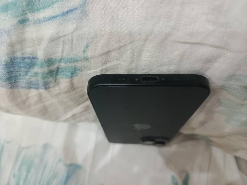 Apple iPhone 15 4