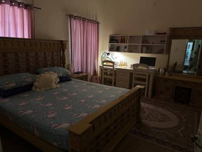 Pure sheesham wood king size bed set with two sidetables+dressingtable