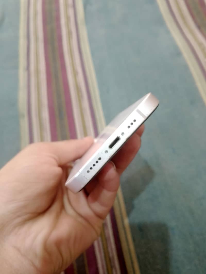 Apple iPhone 13 2