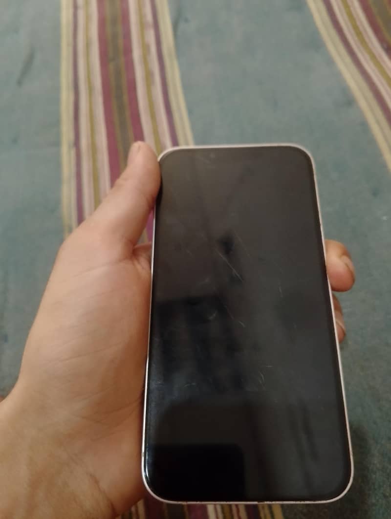 Apple iPhone 13 4