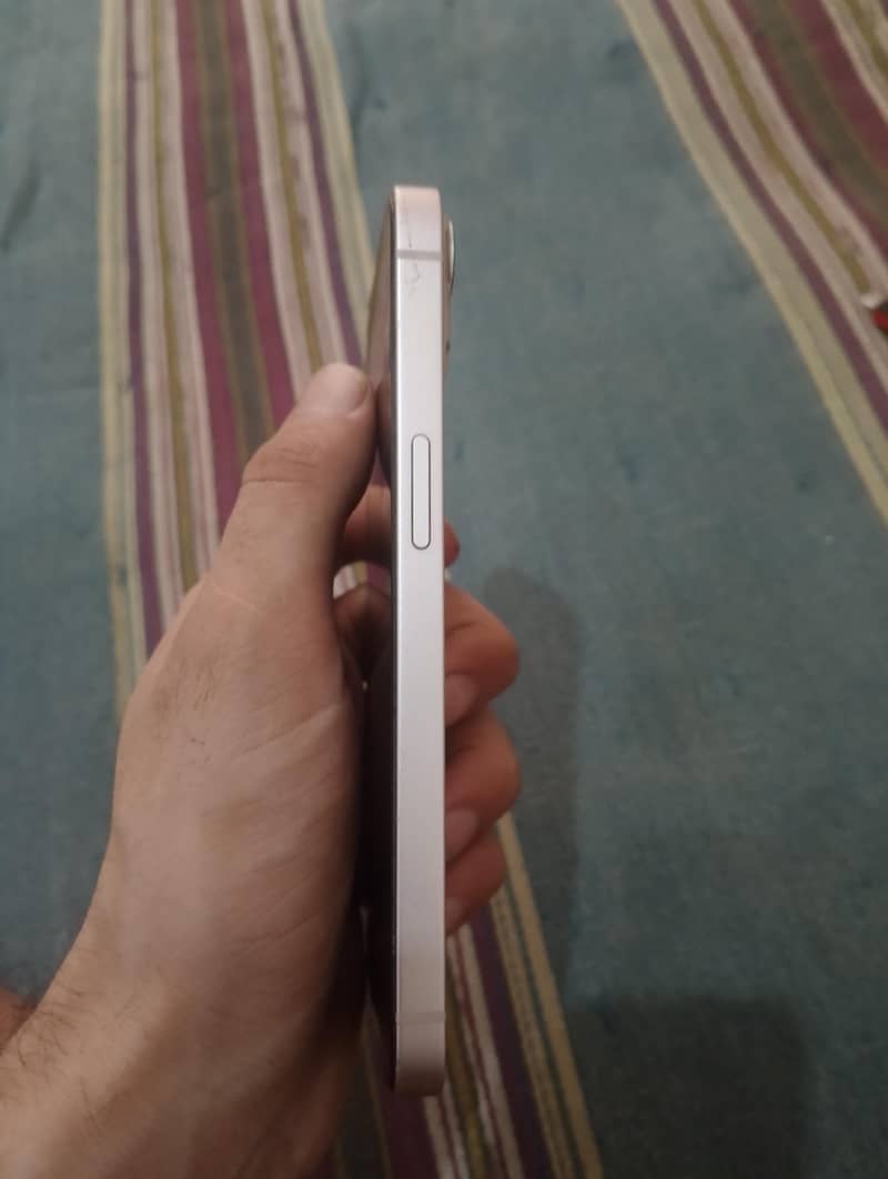 Apple iPhone 13 5