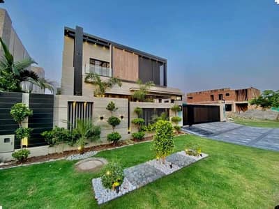 ANW REAL ESTATE PROUDLY OFFERS: 1-Kanal Elegant And Fully Maintained Bungalow Is Available In The Best Block Of DHA Lahore.