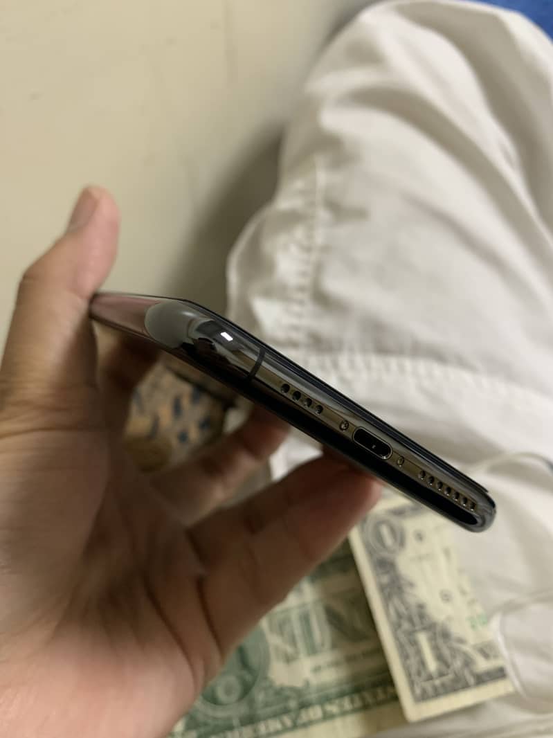 Apple iPhone 11 Pro Max 3