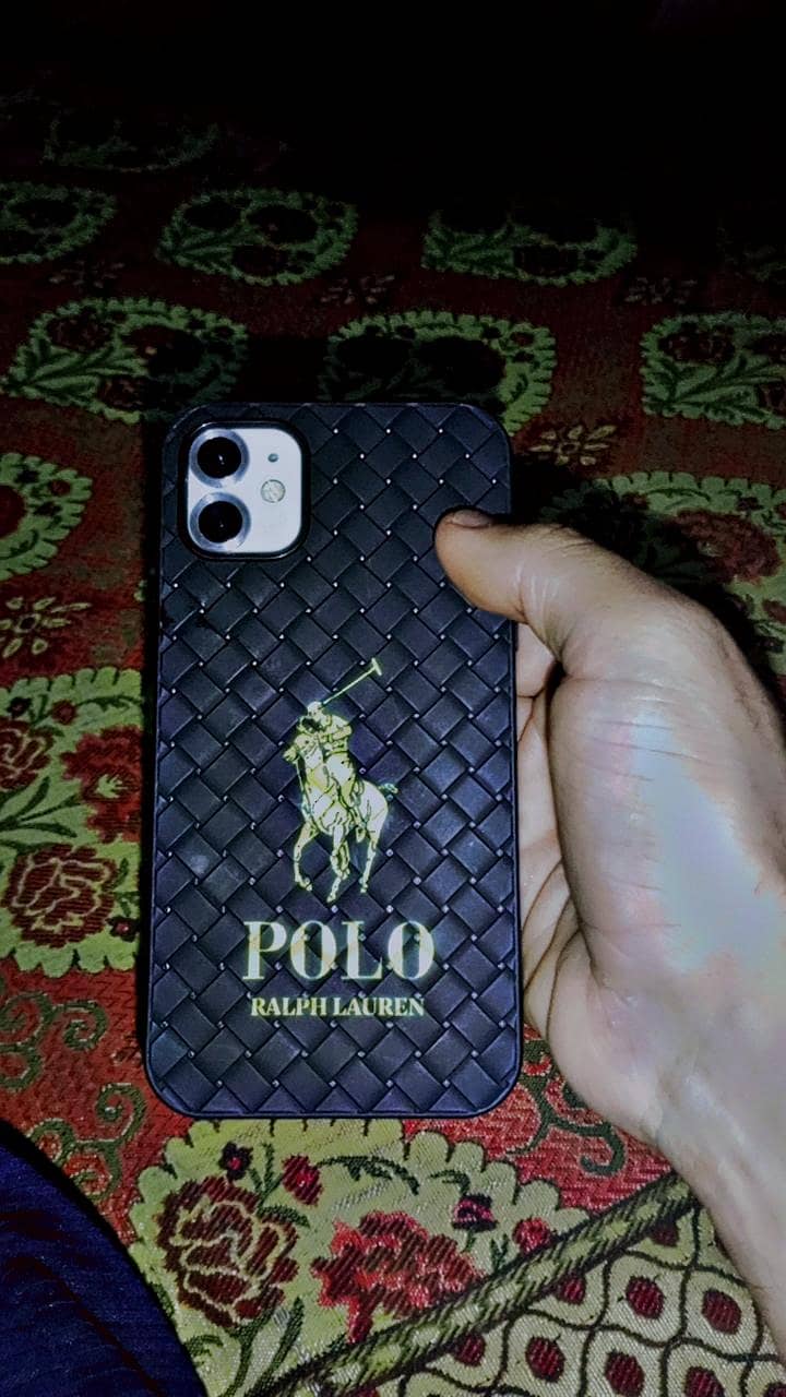 iPhone 11 3