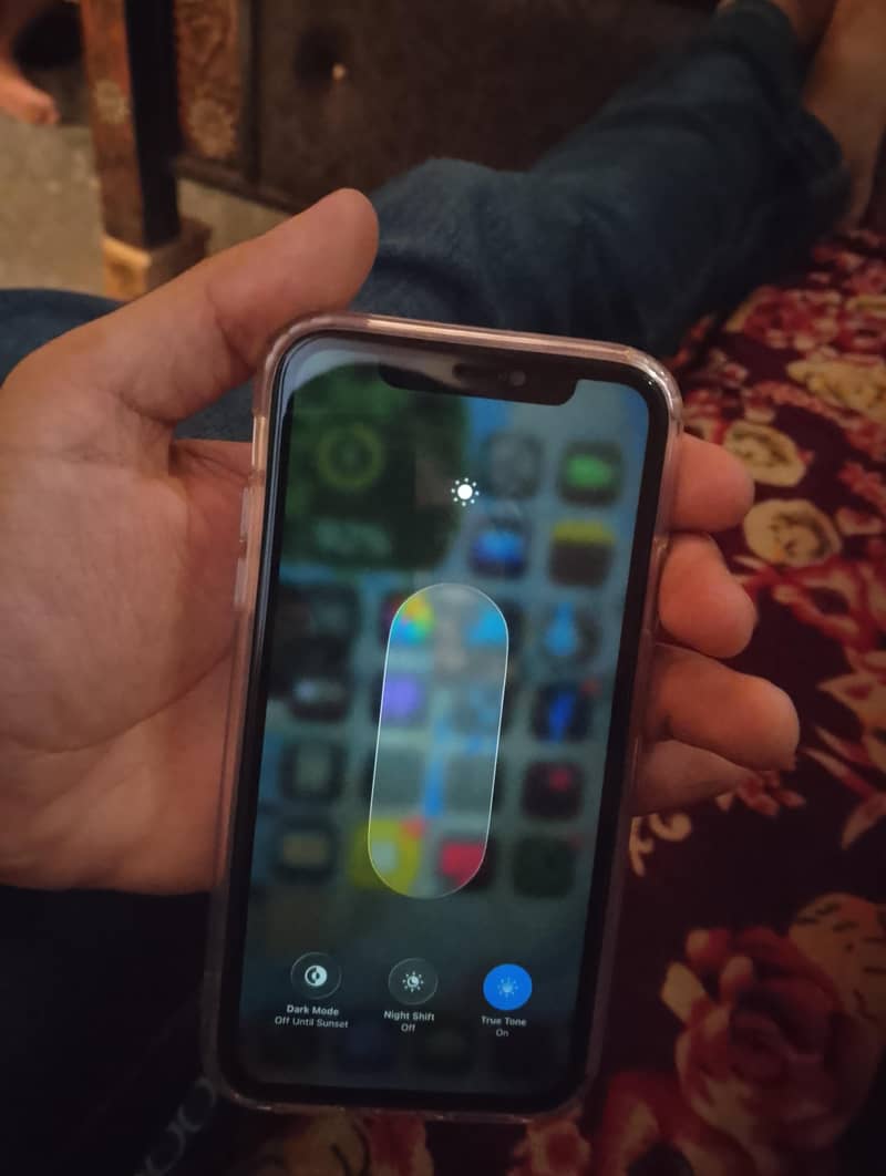 iPhone 11 4