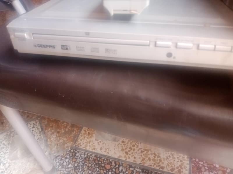 cd and DVD player 2