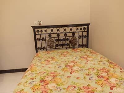 Rod iron single bed
