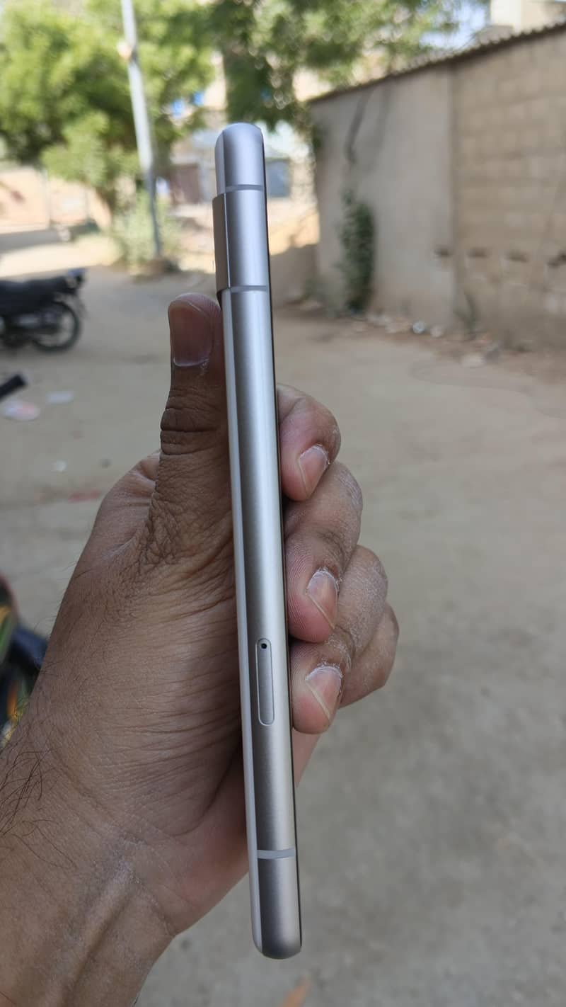 Google Pixel 7a 5