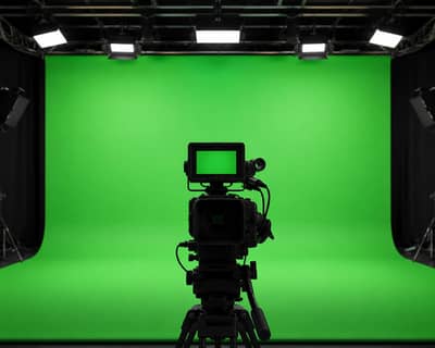 Female Media Anchor host for youtube presentation