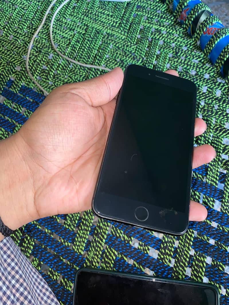 Apple iPhone 7 Plus 1