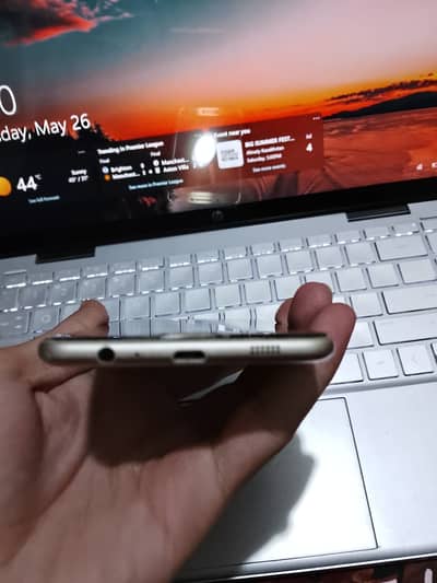 Samsung Mobile C5 only set. GOLD COLOUR.