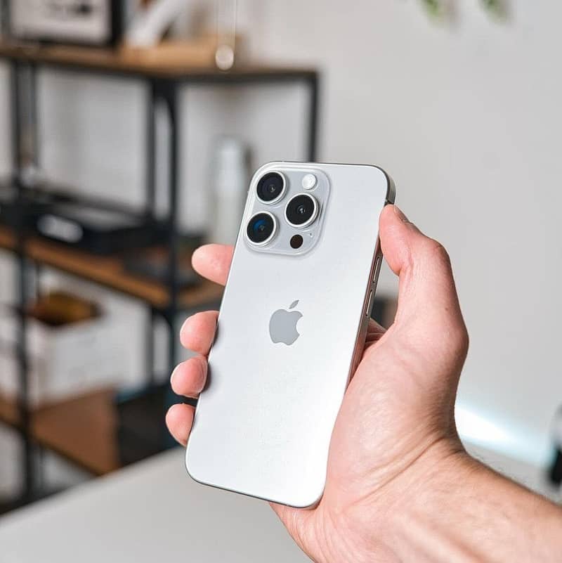 Apple iPhone 16 Pro Max 0