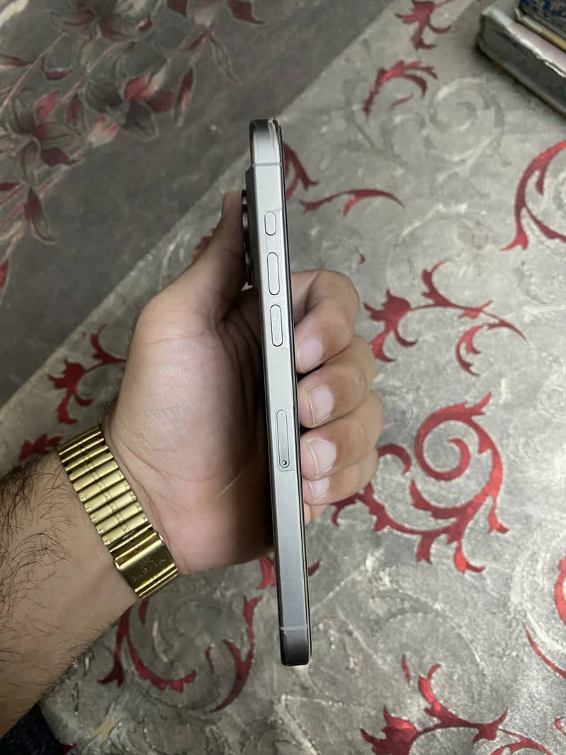 iPhone 15 PRO MAX 1