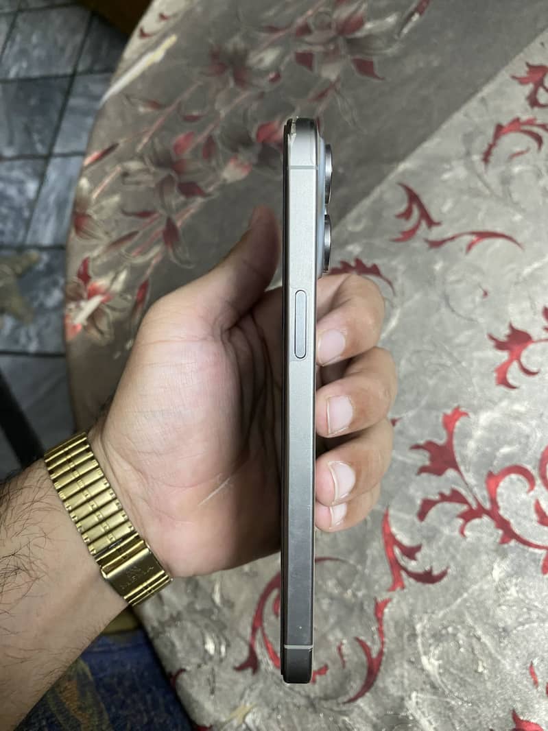 iPhone 15 PRO MAX 2