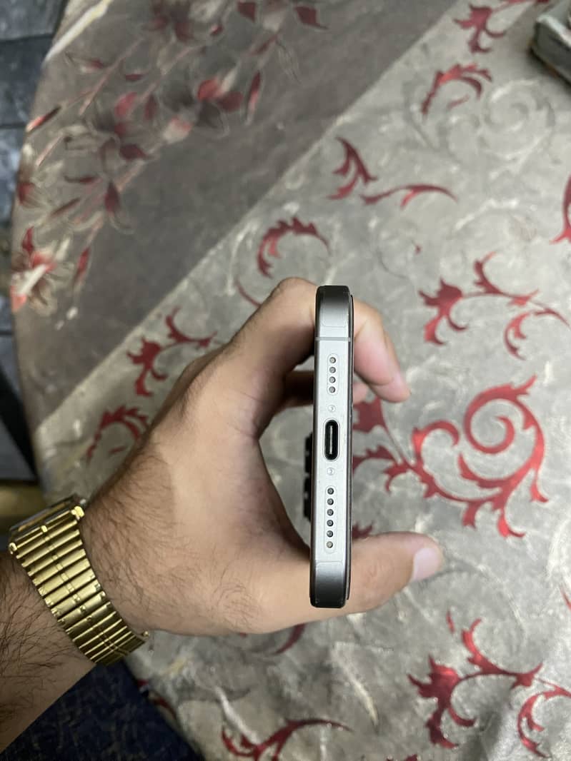 iPhone 15 PRO MAX 3