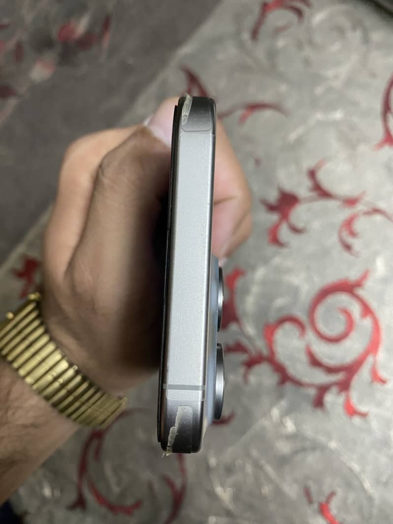 iPhone 15 PRO MAX 4