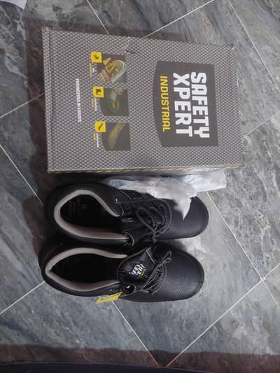 brand new safety shoes