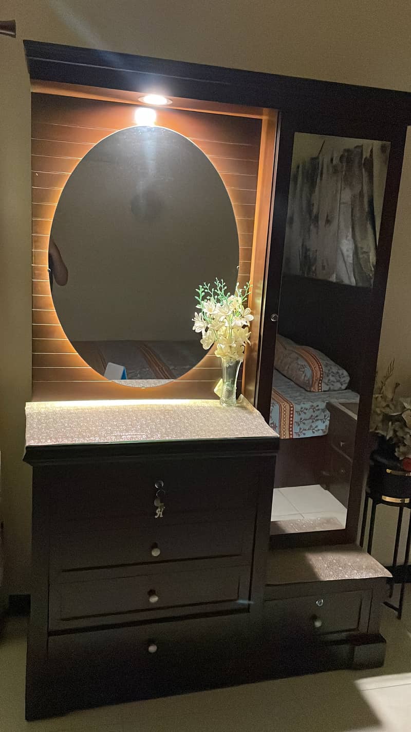 NEW CONDITION DRESSING TABLE 0