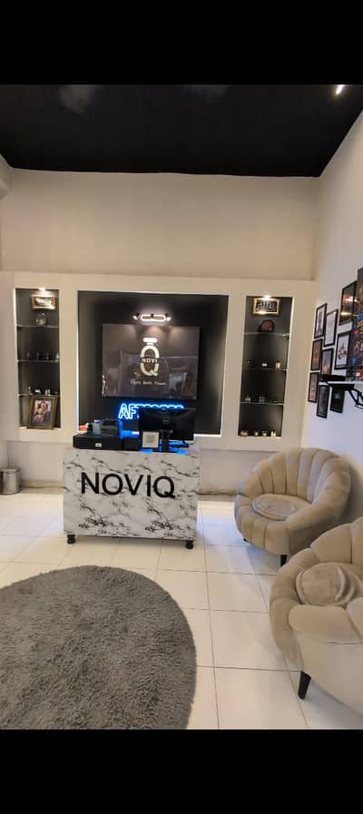NOVIQ SALES GIRL