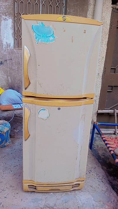 fridge/ Pel medium size fridge for sale. . . . . 03367349141