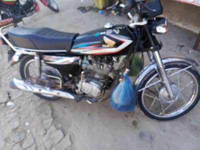 Honda 125 2015 model Bilkul ok bike ha koi Kam nhi ha bike may