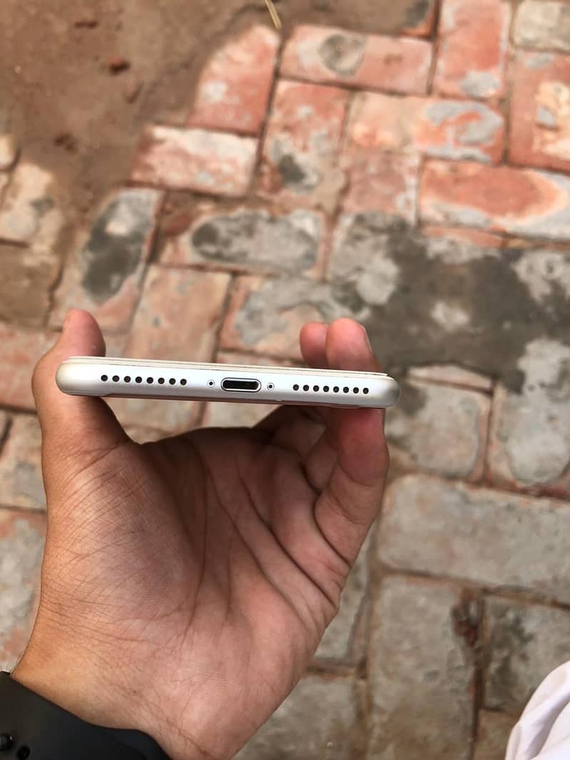 Apple iPhone 8 Plus 3