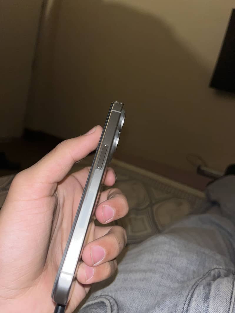 Iphone 15 pro 4