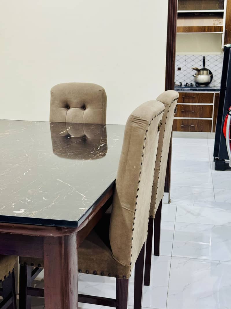 Dinnig table 0