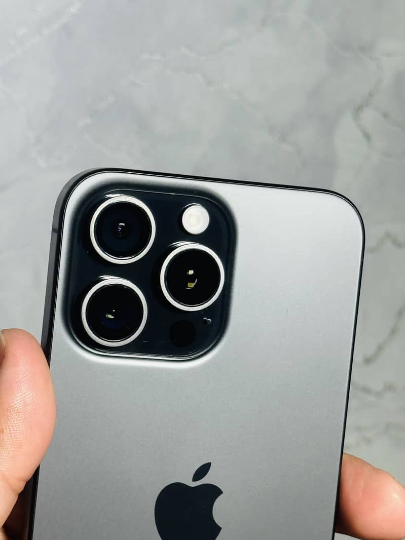 Apple iPhone 15 Pro Max 1