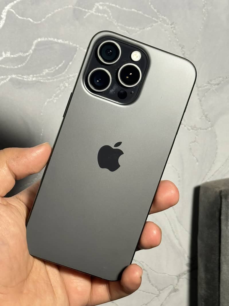 Apple iPhone 15 Pro Max 3