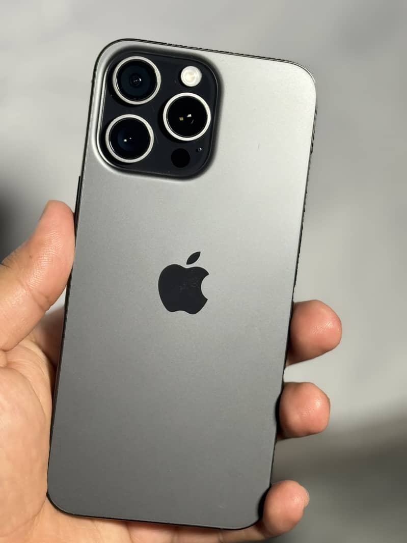 Apple iPhone 15 Pro Max 6