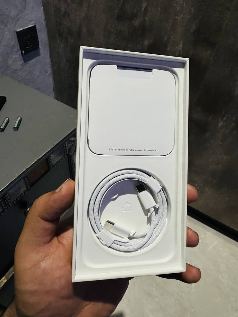 Apple iPhone 15 Pro Max 2