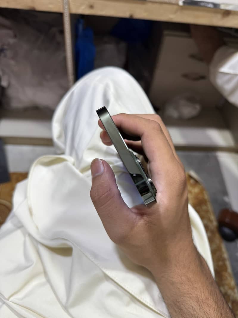 Apple iPhone 13 Pro Max 2