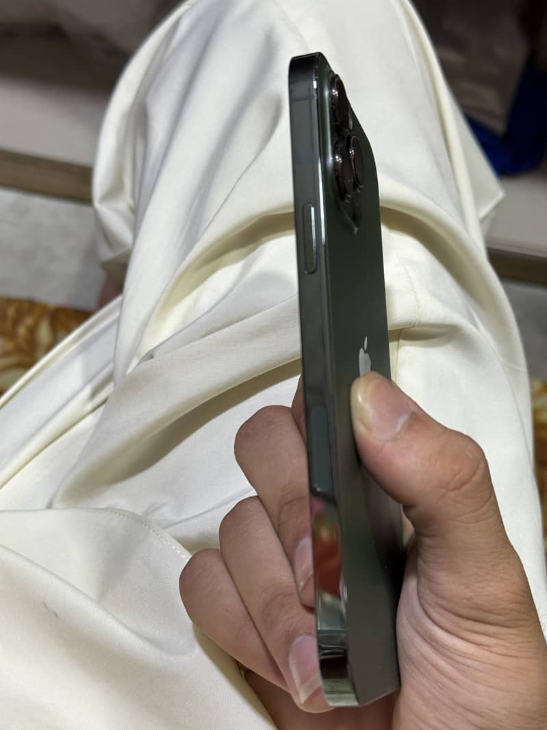 Apple iPhone 13 Pro Max 3