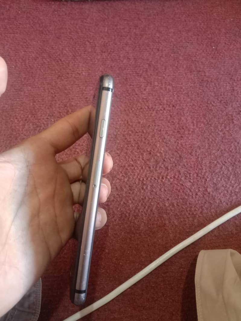 Apple iPhone 8 1