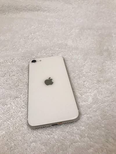 Apple iPhone SE3 with Charger