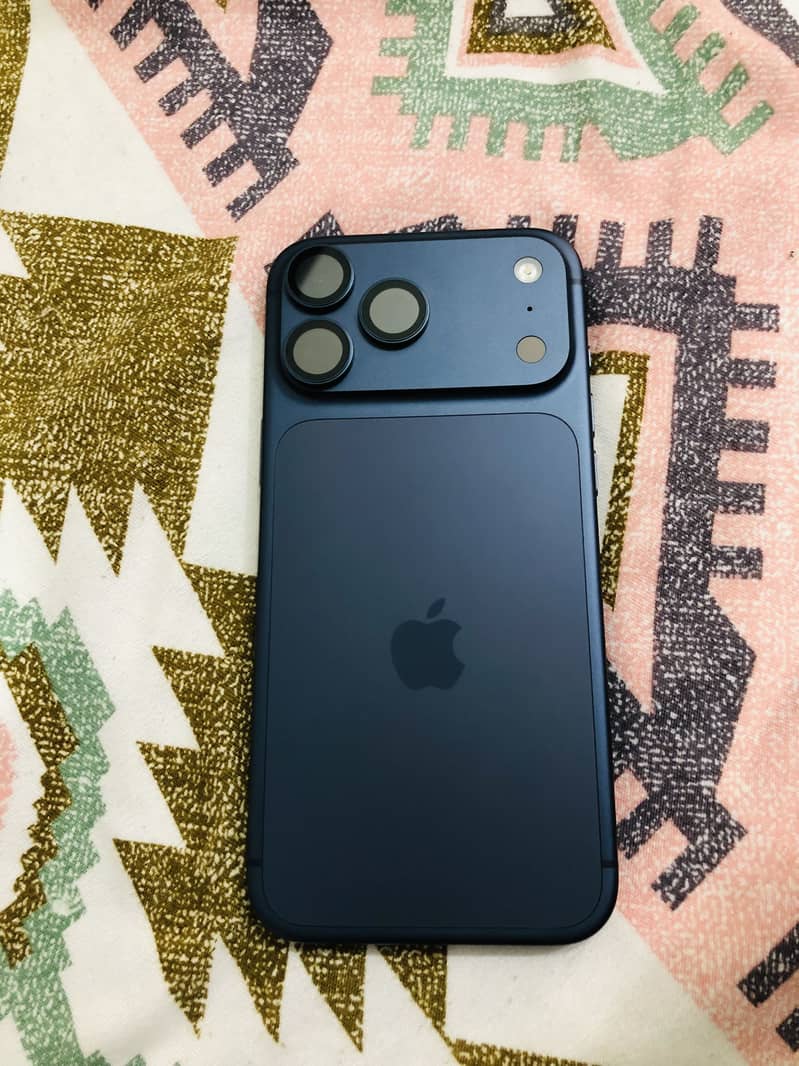 iPhone 17 Pro Max 4