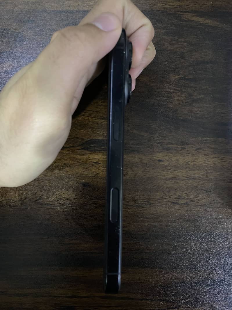 iPhone 16 Pro 2