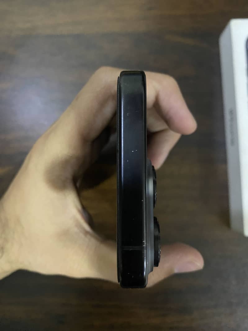 iPhone 16 Pro 3
