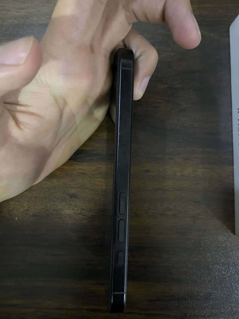 iPhone 16 Pro 4