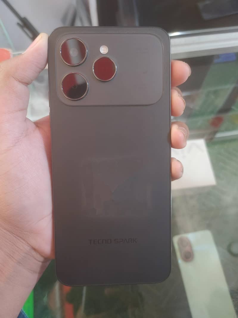 Tecno Spark 40 4