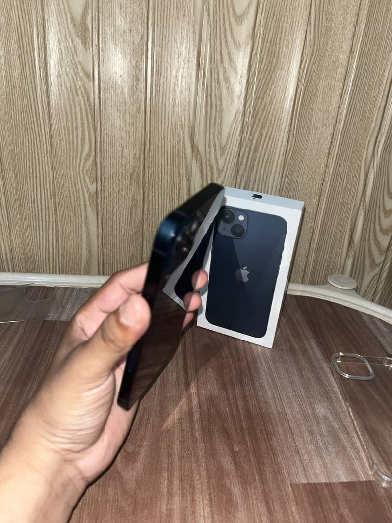Apple iPhone 13 1