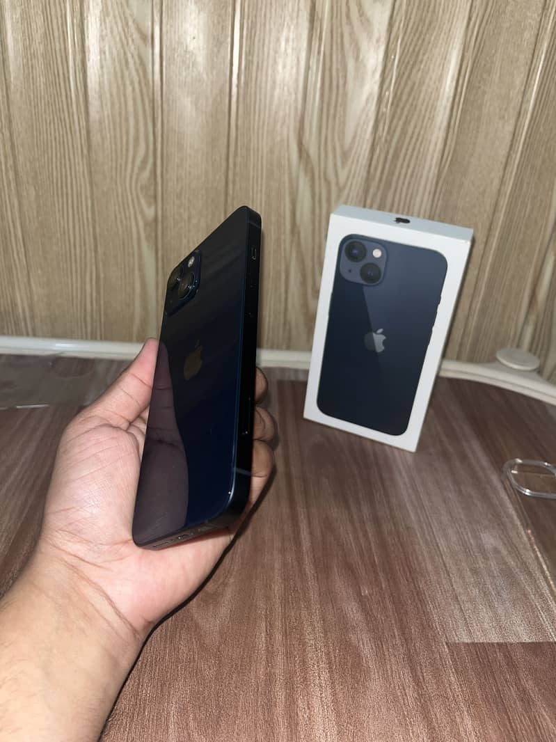 Apple iPhone 13 2